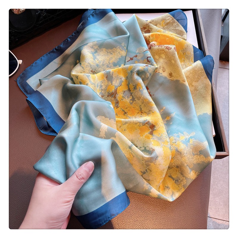 Khăn lụa vuông màu xám, cam đất xinh xắn họa tiết kích thước klv051 70x70cm THYTHY STORE