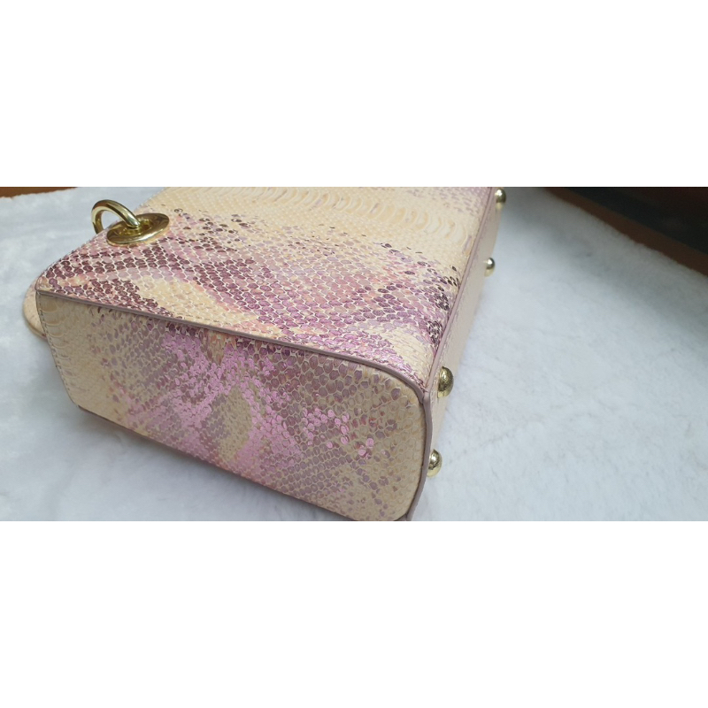 Túi xách cầm tay nữ, CD form