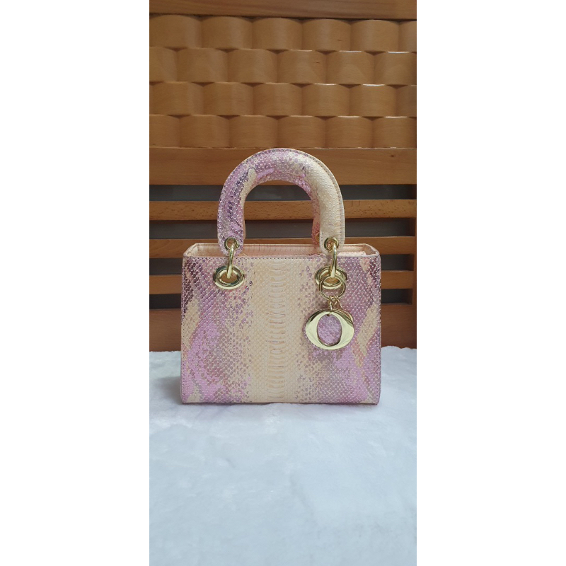 Túi xách cầm tay nữ, CD form