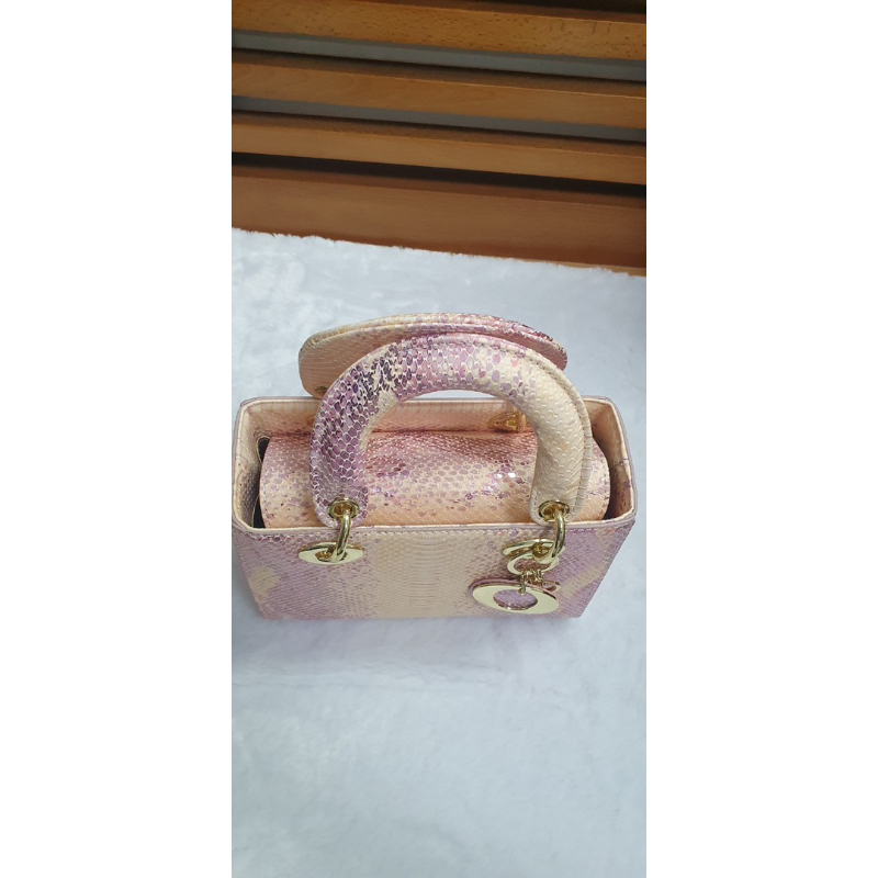 Túi xách cầm tay nữ, CD form