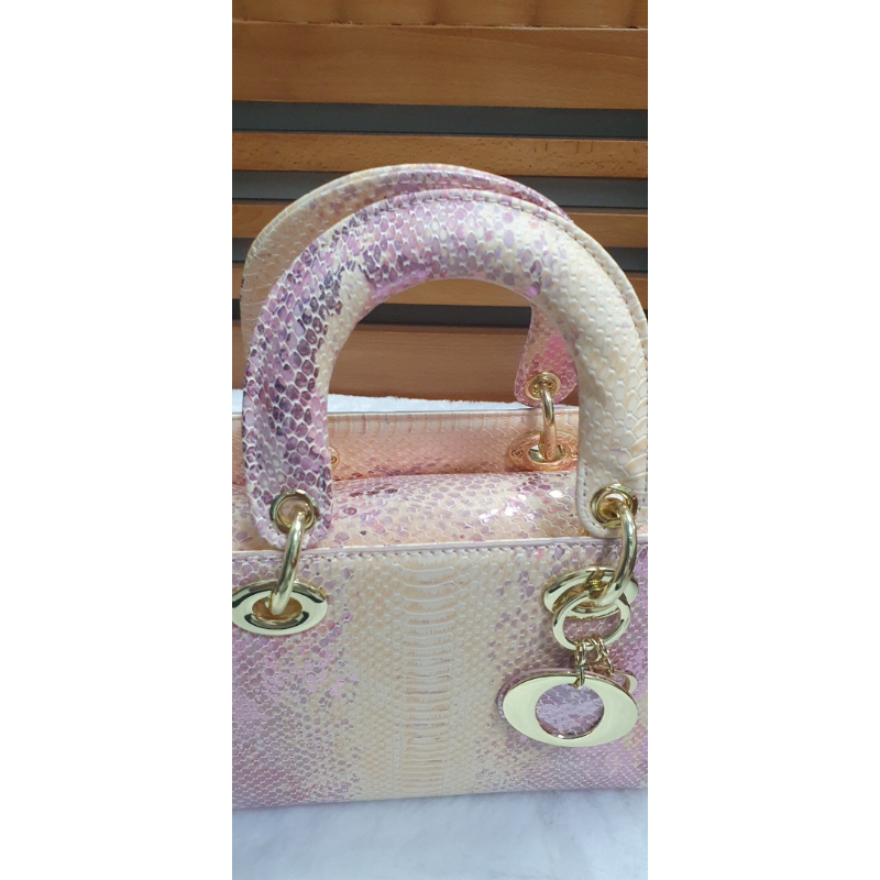 Túi xách cầm tay nữ, CD form