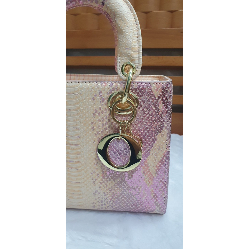 Túi xách cầm tay nữ, CD form