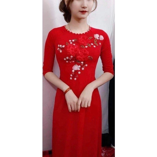 Áo dài thêu hoa cổ tròn tay lỡ kèm quần