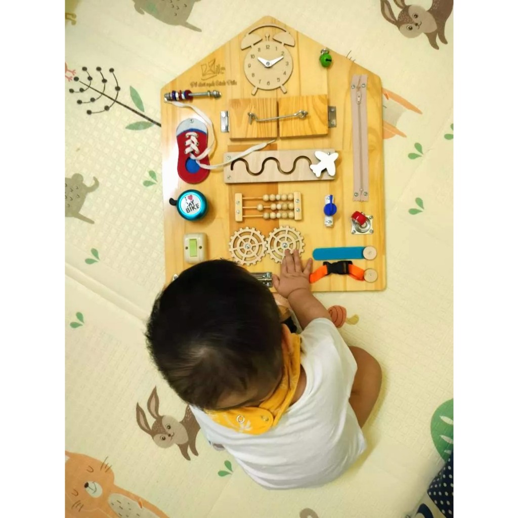 Bảng bận rộn hình ngôi nhà Montessori - Đồ chơi gỗ cho bé - Metis đồ chơi cho con