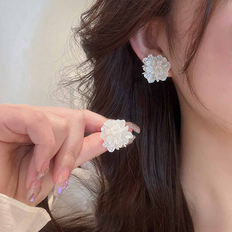 bông tai nữ hoa trà trắng phong cách tiểu thư