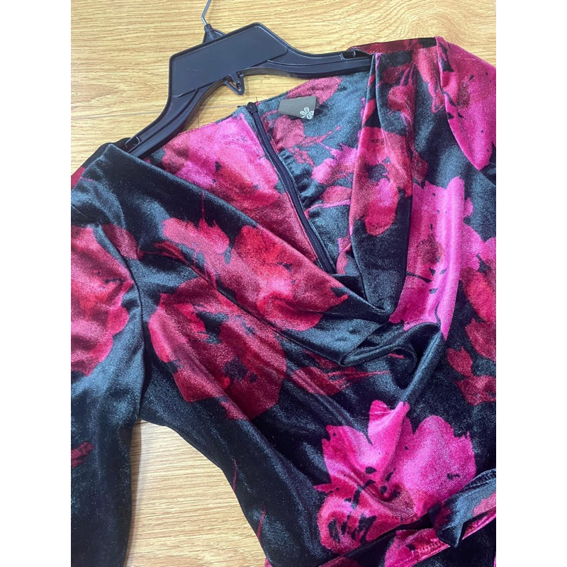 Đầm nhung Taylor xịn đẹp. Lên dáng bao sang luôn ạ.