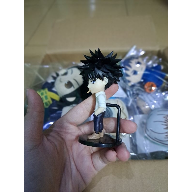 Figer Megumi Fushiguro áo trắng