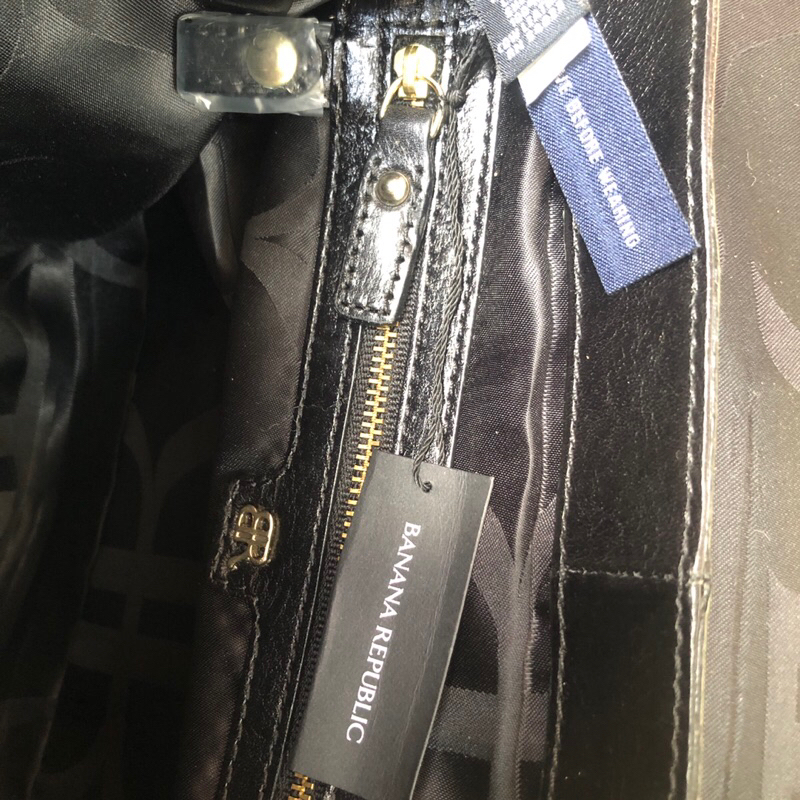 Túi chuẩn si. Túi qua sử dụng. Khách vui lòng xem hình nếu muốn biết thêm thông tin sản phẩm mời khách vô chat . Thanks.