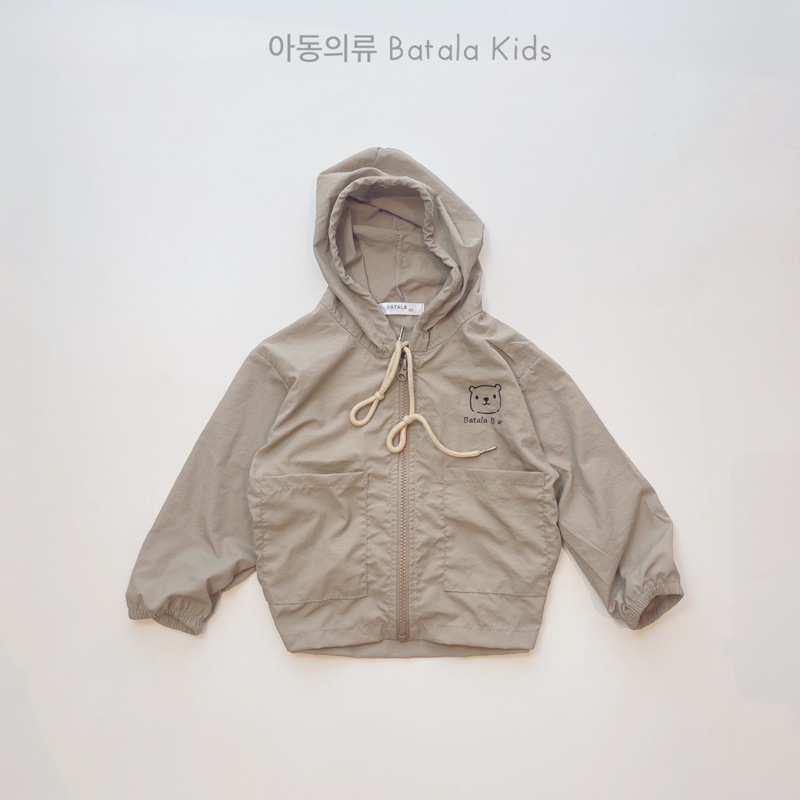 Áo khoác gió mỏng liền mũ cho bé trai, bé gái Batala kids chất liệu vải gió mềm nhẹ cho bé từ 10- 22kg AOGIO