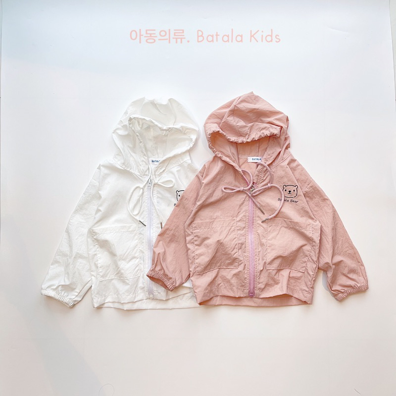 Áo khoác gió mỏng liền mũ cho bé trai, bé gái Batala kids chất liệu vải gió mềm nhẹ cho bé từ 10- 22kg AOGIO