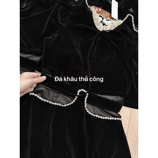 Váy nhung cổ ren cut out khâu đá