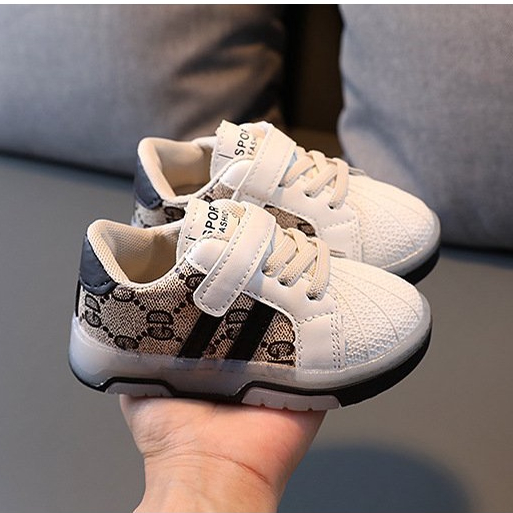 Giầy thể thao Quảng Châu cao cấp có đèn LED 2023 cho bé trai và bé gái mã mới full box GD59