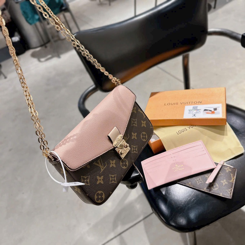 Túi L V 1 túi + 2 ví + 1 dây xích