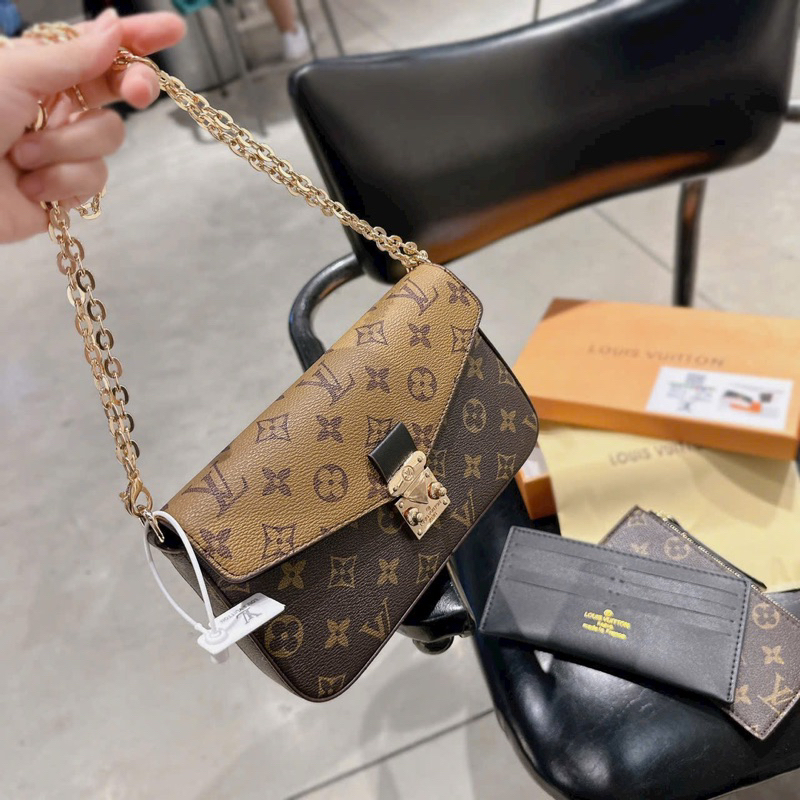 Túi L V 1 túi + 2 ví + 1 dây xích