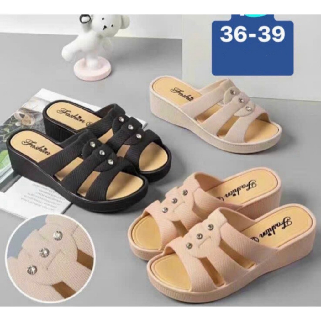 Dép Sandal Nhựa Đế Bằng Chống Trượt Thời Trang Mùa Hè Dành Cho Phụ Nữ Trung Niên( chọn tăng 1 size)