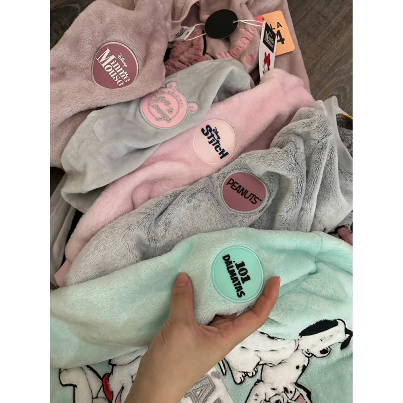 Bộ lông hình nổi thêu đắp bé gái