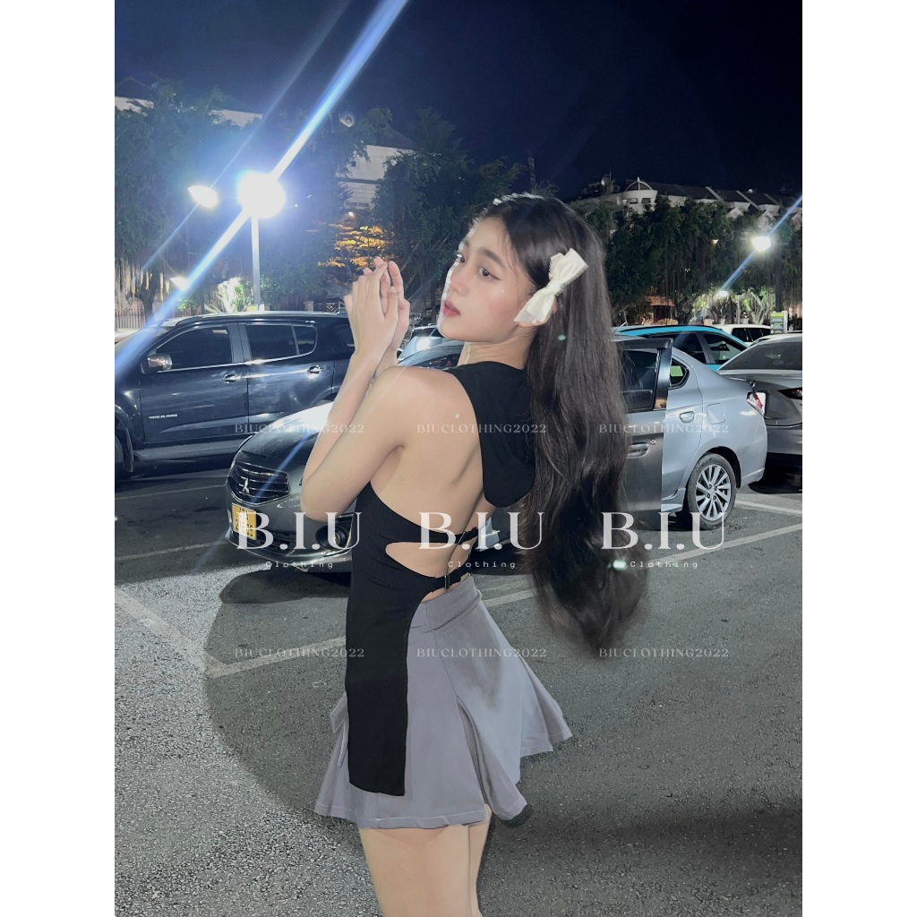 Set áo croptop kèm nón dây đôi hở lưng chân váy xếp ly đính nơ Jen Set Biu Clothing BB0159