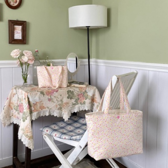 Chiếc túi hoa hoè út ét