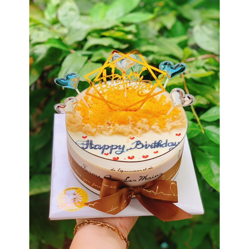 Bánh bông lan trứng muối sinh nhật