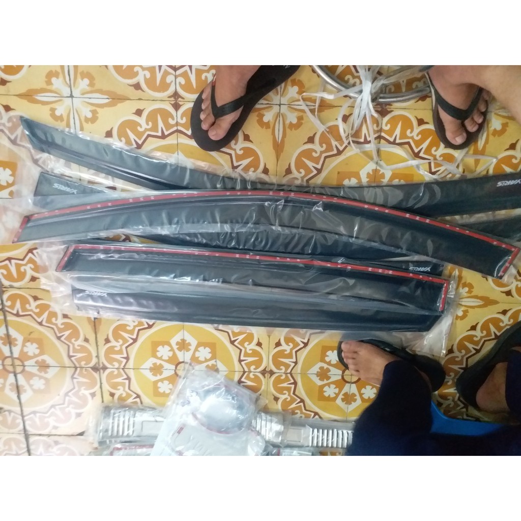 Vè che mưa xe Toyota #Yaris 2019 2020 2021 2022 2023 Nhựa đen - Hàng Thái Cao Cấp