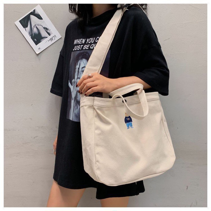Túi đeo chéo vải canvas thêu hình gấu