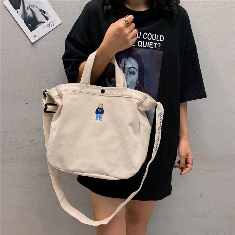 Túi đeo chéo vải canvas thêu hình gấu