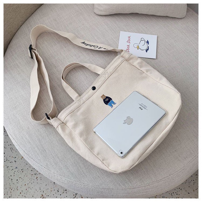 Túi đeo chéo vải canvas thêu hình gấu