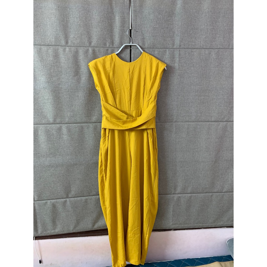 PASS - Jumpsuit vàng