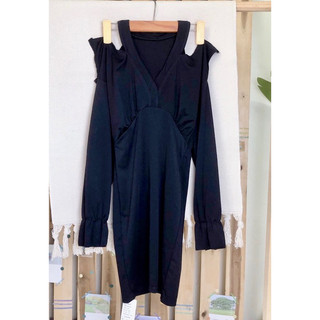 đầm body đen size S tay dài khoét vai mới 100%