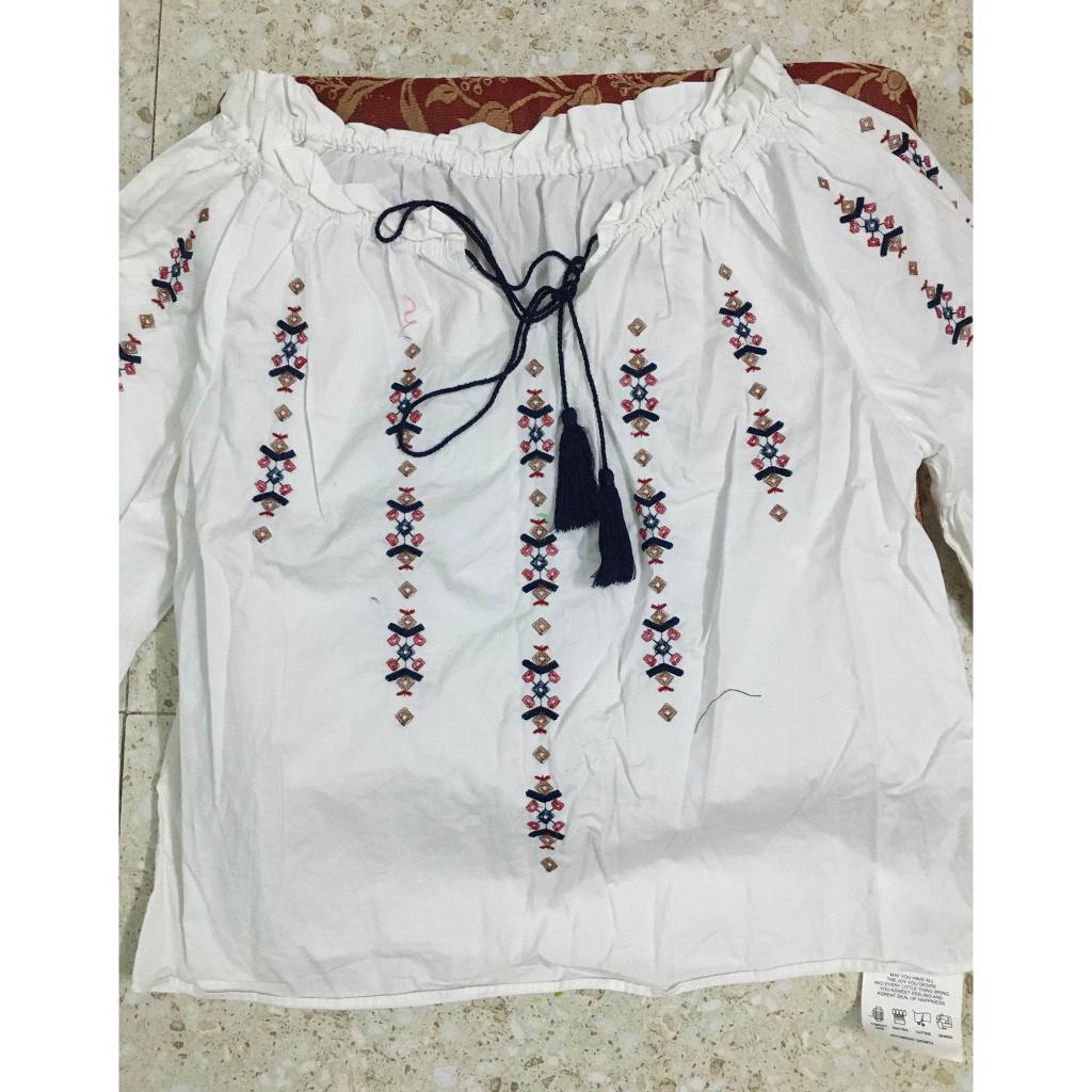 Áo thêu trắng
