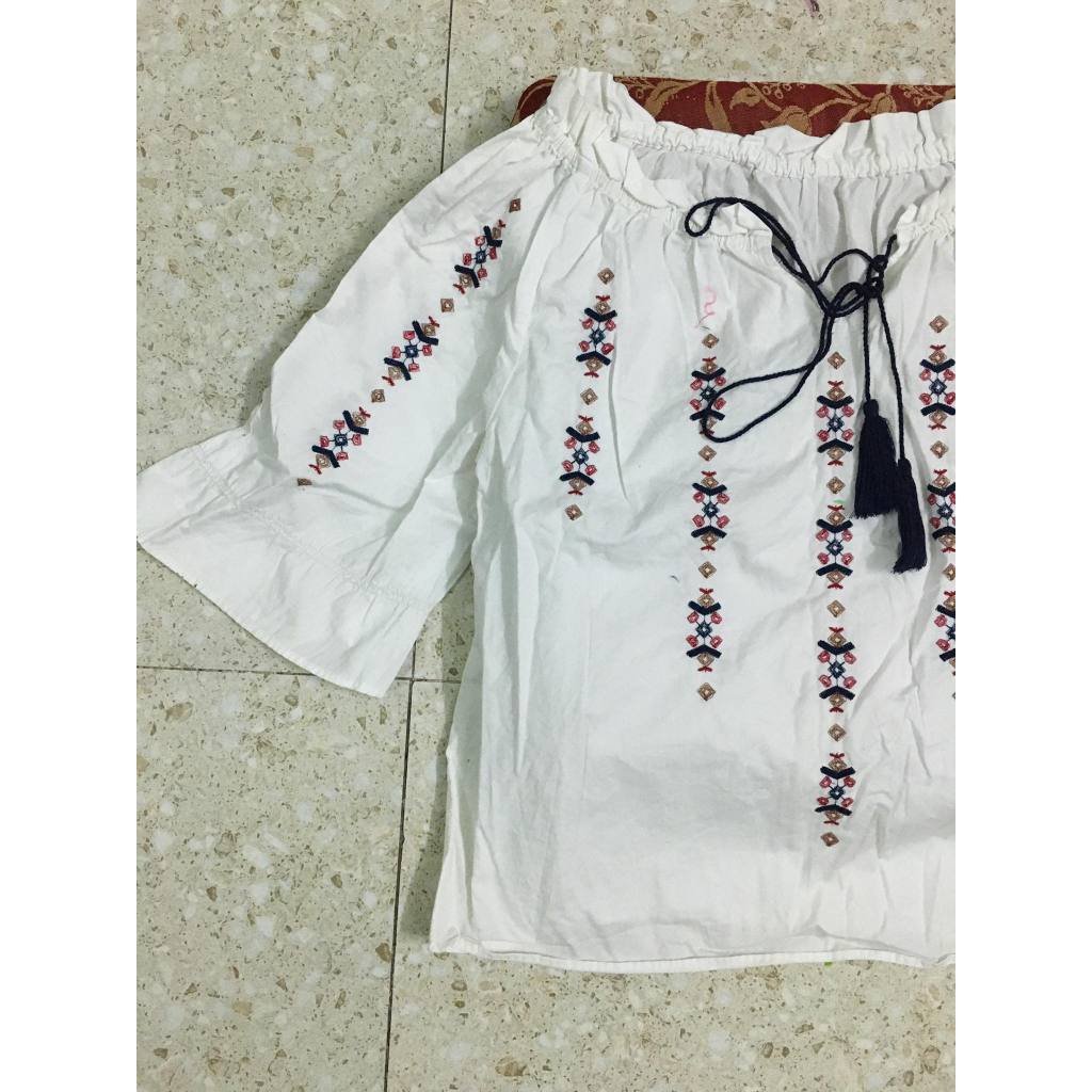 Áo thêu trắng