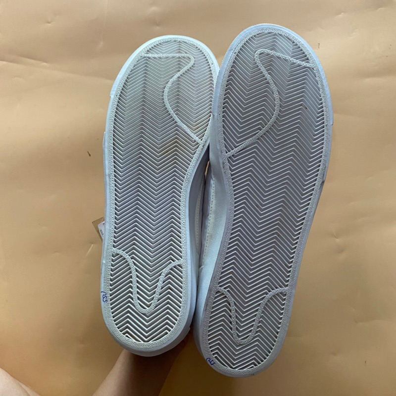 Giày chính hãng đã qua sử dụng