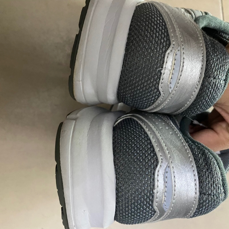 Giày chính hãng đã qua sử dụng