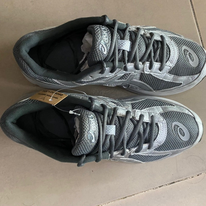 Giày chính hãng đã qua sử dụng