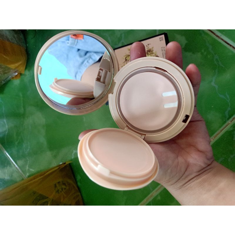 Phấn nước guc.ci mịn mướt mát da bền tông,che khít lỗ chân lông căng bóng tự nhiên