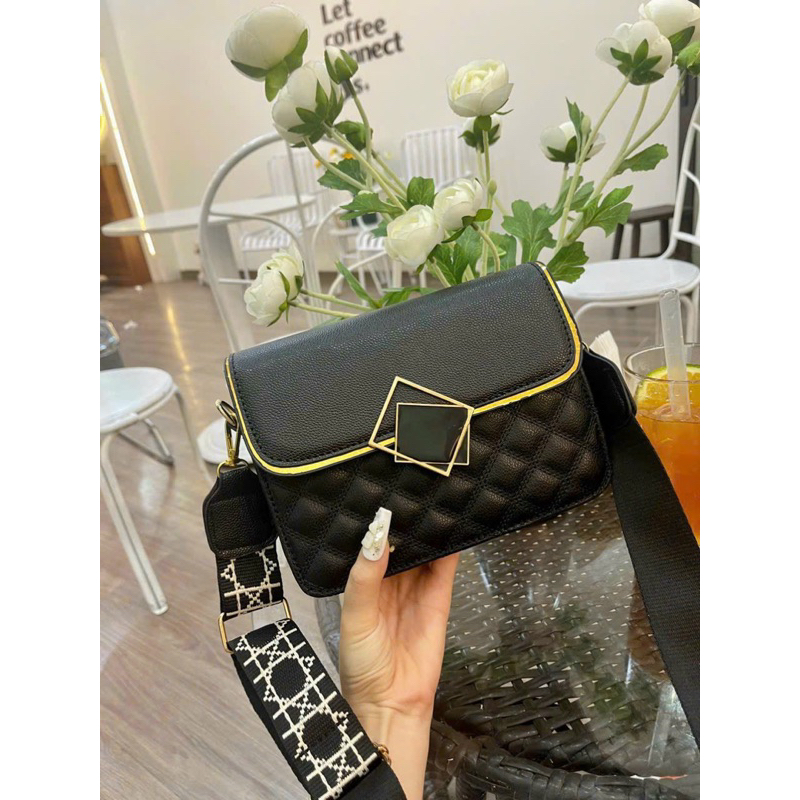 Túi xách túi đeo chéo nữ khoá gương dây bản to da sần ba ngăn