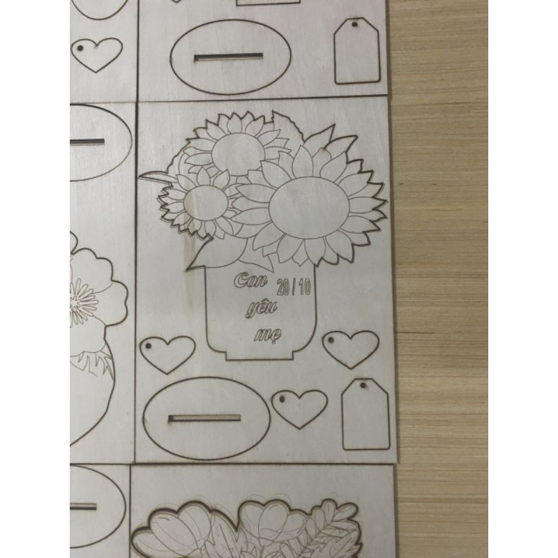 Tranh hoa tô màu đê bàn bằng gỗ