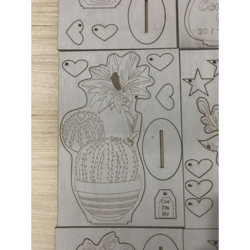 Tranh hoa tô màu đê bàn bằng gỗ