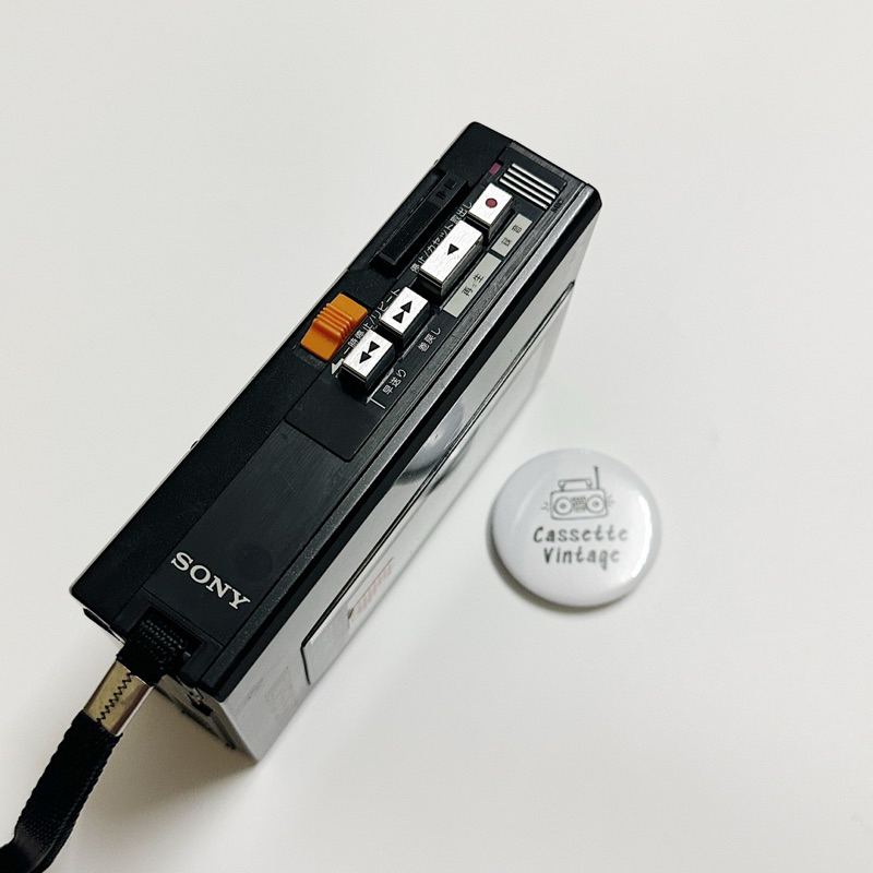Máy cassette cầm tay Sony R1 Cổ Điển