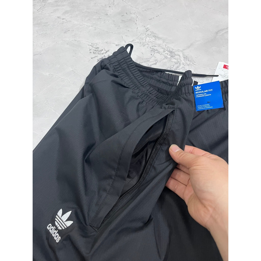 Adidas Adicolor 3D Trefoil Chất lượng Gió 2 lớp túi có khoá chỉ duy nhất size XS âu