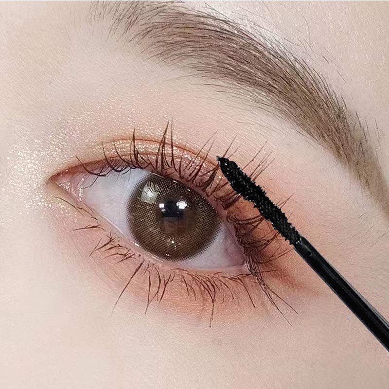 Chuốt mi chống nước, không lem. Giúp đôi mi tự nhiên và dày