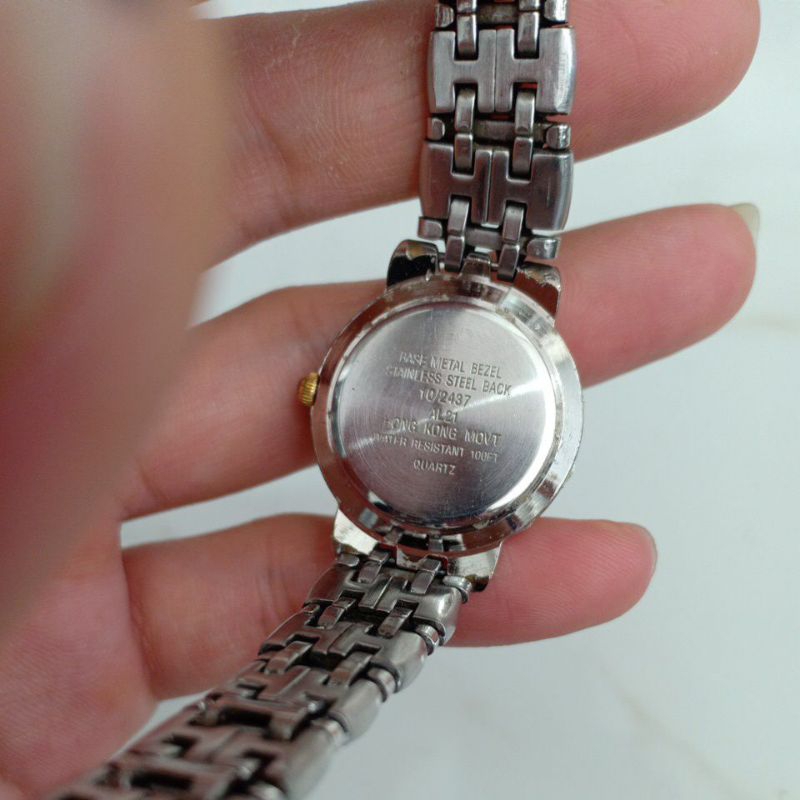 Đồng hồ si nữ hiệu ANNE KLEIN 2 demi mạ vàng có chút dấu vết thời gian