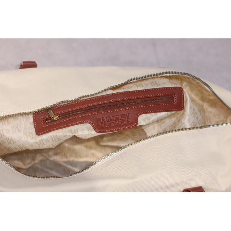 Túi du lịch thương hiệu, 2 màu xinh dáng rộng đựng đồ thoải mái