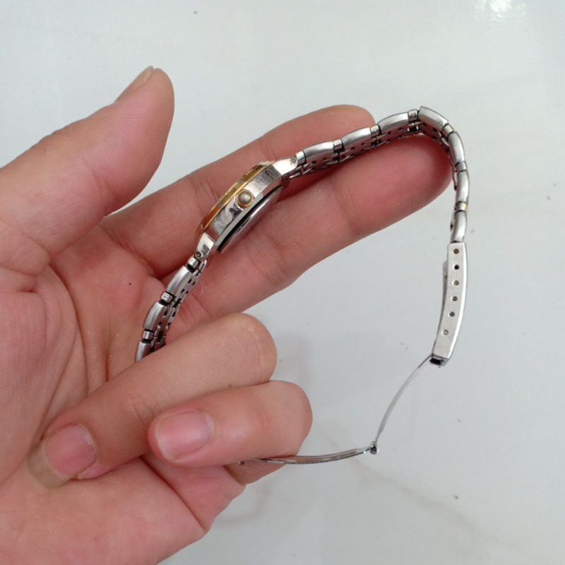 Đồng hồ si nữ hiệu ANNE KLEIN 2 demi mạ vàng có chút dấu vết thời gian