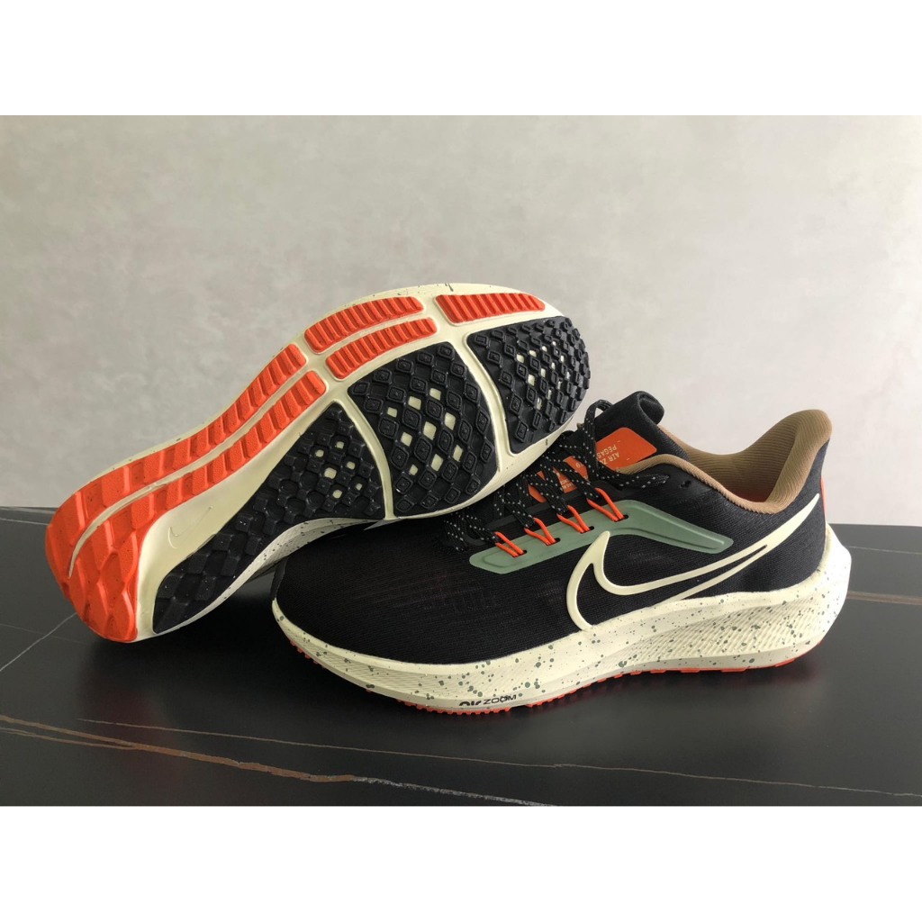Giày chạy bộ Nike Pegasus 39 Nam màu đen được thiết kế dành cho những vận động viên chạy ở cấp độ < 20 km