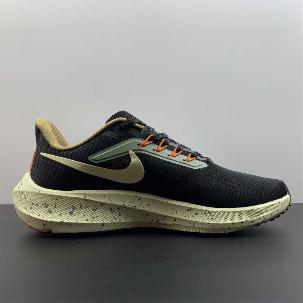 Giày chạy bộ Nike Pegasus 39 Nam màu đen được thiết kế dành cho những vận động viên chạy ở cấp độ < 20 km