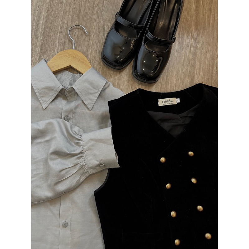 Set nhung nữ ba chi tiết Chililuu áo gile nhung và áo sơ mi tơ xám kèm chân váy nhung xếp ly cực xinh