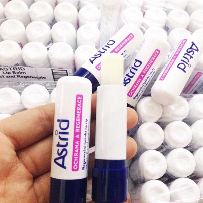 Son dưỡng môi mỡ hươu Astrid xanh trắng Lip Balm 4g Czech