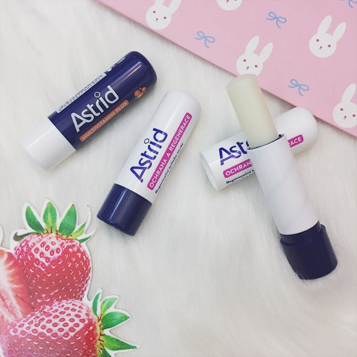 Son dưỡng môi mỡ hươu Astrid xanh trắng Lip Balm 4g Czech