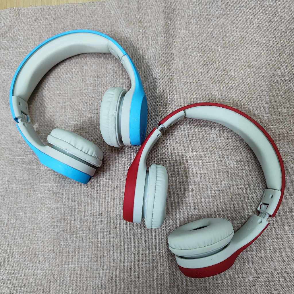 Tai nghe size nhỏ nhiều màu không rõ tình trạng